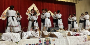 „Lăsatu’ Secului”: Asociația Tradiții Maramureșene organizează un spectacol de cântece și jocuri strămoșești