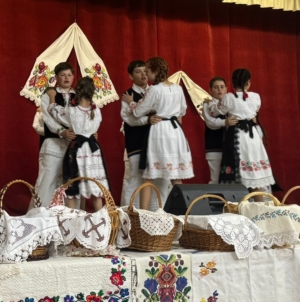 „Lăsatu’ Secului”: Asociația Tradiții Maramureșene organizează un spectacol de cântece și jocuri strămoșești
