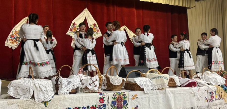 „Lăsatu’ Secului”: Asociația Tradiții Maramureșene organizează un spectacol de cântece și jocuri strămoșești