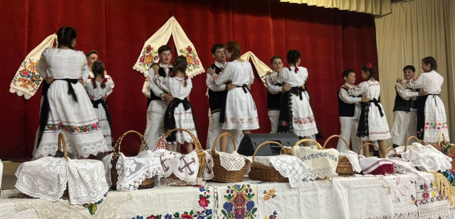 „Lăsatu’ Secului”: Asociația Tradiții Maramureșene organizează un spectacol de cântece și jocuri strămoșești