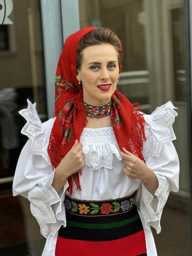 Artista Oana Font își serbează ziua de naștere