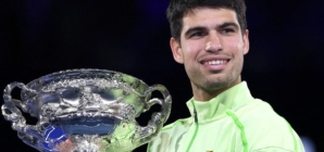 Carlos Alcaraz îl învinge pe Novak Djokovic și câștigă primul titlu la Australian Open