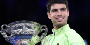 Carlos Alcaraz îl învinge pe Novak Djokovic și câștigă primul titlu la Australian Open
