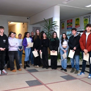 Elevii Colegiului Economic „Nicolae Titulescu”, premiați la concursul de afișe cu „Acordarea primului ajutor în caz de accidente”