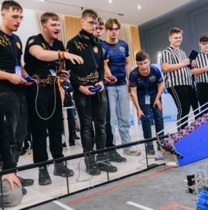 Echipa de robotică sigheteană Tech-X a strălucit la „Meet The Techs” Satu Mare: strategie, pasiune și rezultate remarcabile