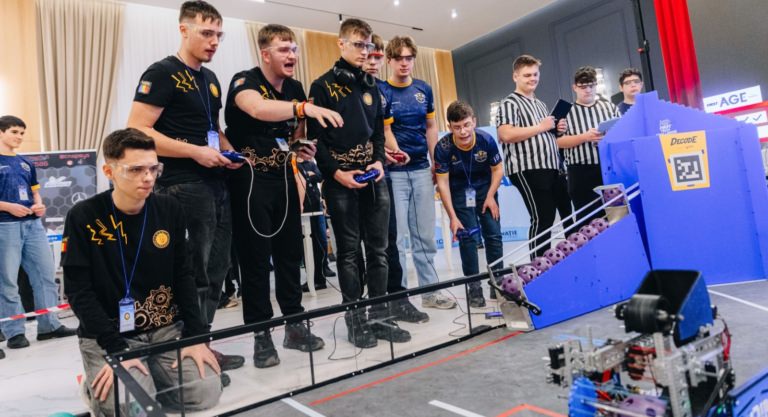 Echipa de robotică sigheteană Tech-X a strălucit la „Meet The Techs” Satu Mare: strategie, pasiune și rezultate remarcabile