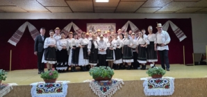 Ansamblul folcloric „Cununa Săsarului”, sărbătorit la aniversarea majoratului