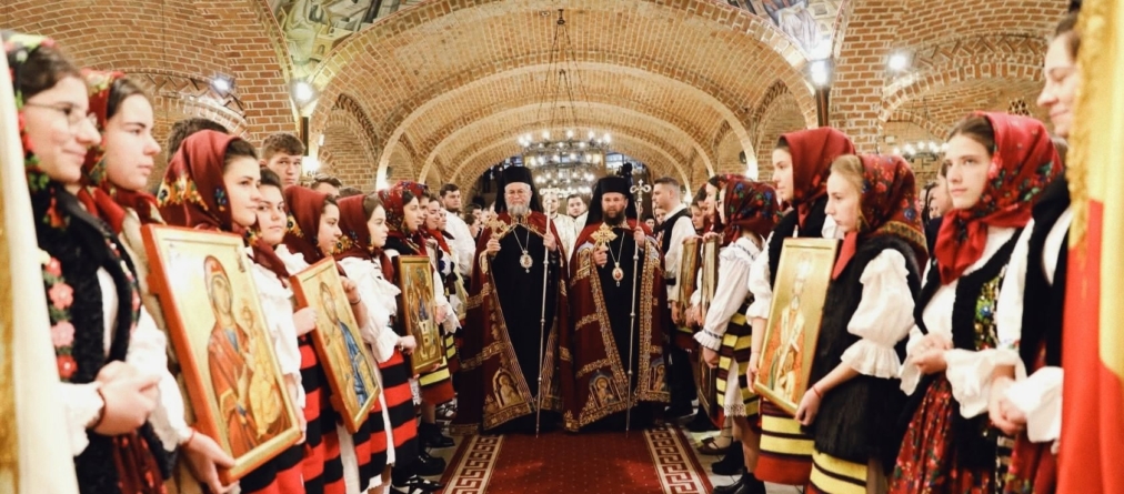 Duminica Ortodoxiei: Procesiune cu icoane în jurul Catedralei Episcopale „Sfânta Treime” din Baia Mare