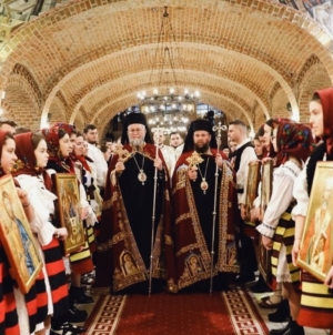 Duminica Ortodoxiei: Procesiune cu icoane în jurul Catedralei Episcopale „Sfânta Treime” din Baia Mare