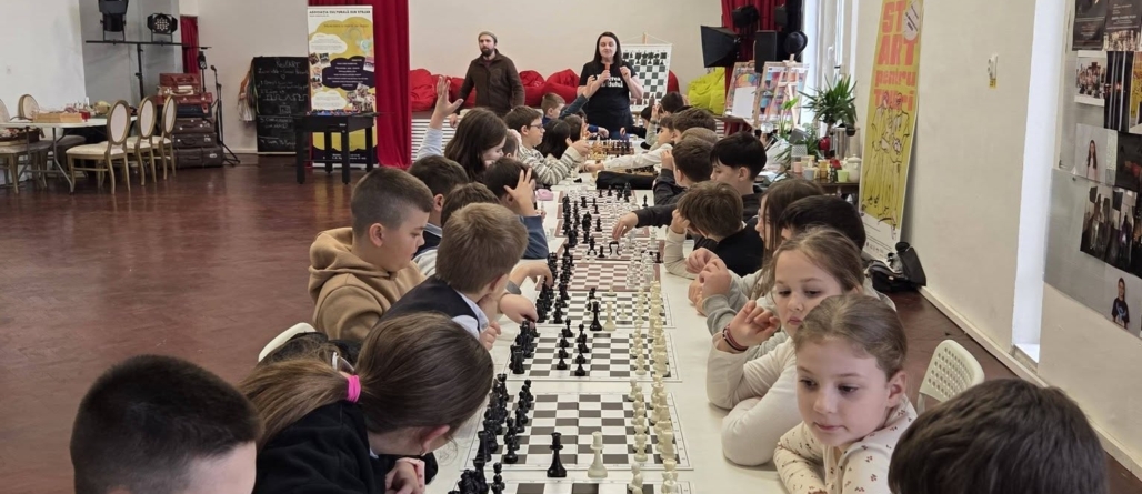 Târgu Lăpuș: 60 de copii au participat la primul atelier de șah „Puterea Gândului”