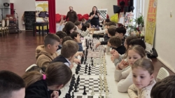 Târgu Lăpuș: 60 de copii au participat la primul atelier de șah „Puterea Gândului”