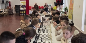 Târgu Lăpuș: 60 de copii au participat la primul atelier de șah „Puterea Gândului”