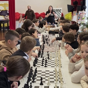 Târgu Lăpuș: 60 de copii au participat la primul atelier de șah „Puterea Gândului”