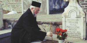 Pomenirea celor adormiți – ofrandă omenească pentru odihnă sufletească