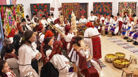 „Șezătoarea Generațiilor” de la Suciu de Sus a readus la viață spiritul satului de altădată, reunind bunici, părinți și copii