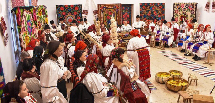 „Șezătoarea Generațiilor” de la Suciu de Sus a readus la viață spiritul satului de altădată, reunind bunici, părinți și copii