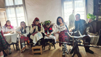 Meșteșuguri, voie bună și tradiții vii într-o nouă șezătoare la Muzeul Maramureșean din Sighetu Marmației