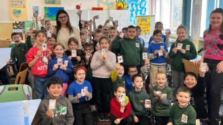 Caravana Atelierelor a adus primăvara în clasele I de la Școala Gimnazială „Dr. V. Babeș” Baia Mare, prin atelierul „Mărțișor meșteșugit”