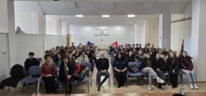 Sculptorul israelian Dan Reisner s-a întâlnit cu elevii Colegiului Național „Vasile Lucaciu” și ai Colegiului de Arte din Baia Mare