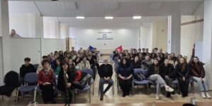 Sculptorul israelian Dan Reisner s-a întâlnit cu elevii Colegiului Național „Vasile Lucaciu” și ai Colegiului de Arte din Baia Mare