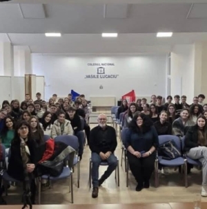 Sculptorul israelian Dan Reisner s-a întâlnit cu elevii Colegiului Național „Vasile Lucaciu” și ai Colegiului de Arte din Baia Mare