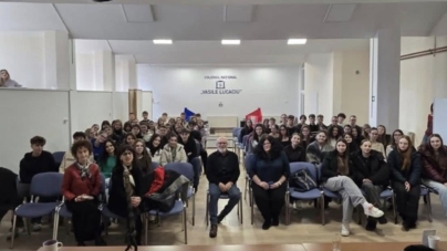 Sculptorul israelian Dan Reisner s-a întâlnit cu elevii Colegiului Național „Vasile Lucaciu” și ai Colegiului de Arte din Baia Mare