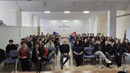 Sculptorul israelian Dan Reisner s-a întâlnit cu elevii Colegiului Național „Vasile Lucaciu” și ai Colegiului de Arte din Baia Mare