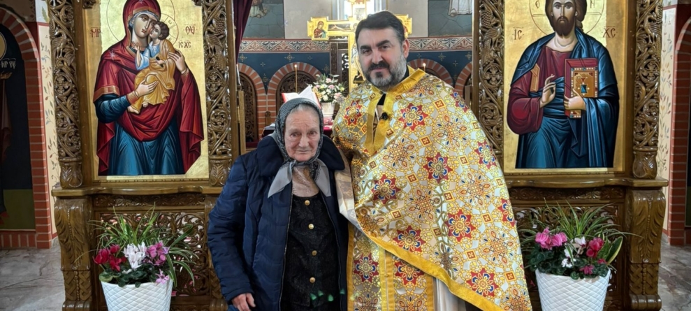Exemplu de credință și jertfă: După 16 ani, nana Ana se retrage din rolul de prescurăreasă a bisericii ortodoxe din Fărcașa