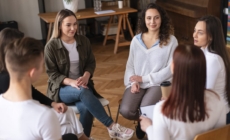 Crucea Roșie Română- Filiala Maramureș organizează sesiuni gratuite de suport emoțional în grup pentru adolescenți
