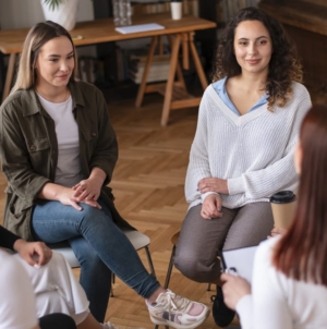 Crucea Roșie Română- Filiala Maramureș organizează sesiuni gratuite de suport emoțional în grup pentru adolescenți