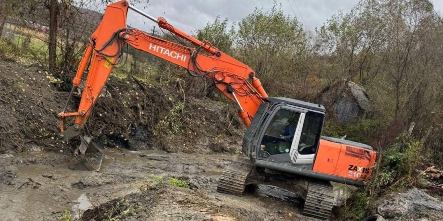 Pe râul Sălaj,  în Ulmeni, Ariniș și Sălsig au început lucrări de decolmatare