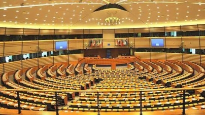 Bruxelles-ul vrea o rețea de socializare proprie, dar cu reguli suspecte