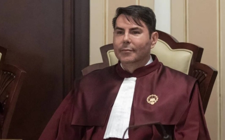 Curtea Constituțională amână verdictul și cere ajutor extern