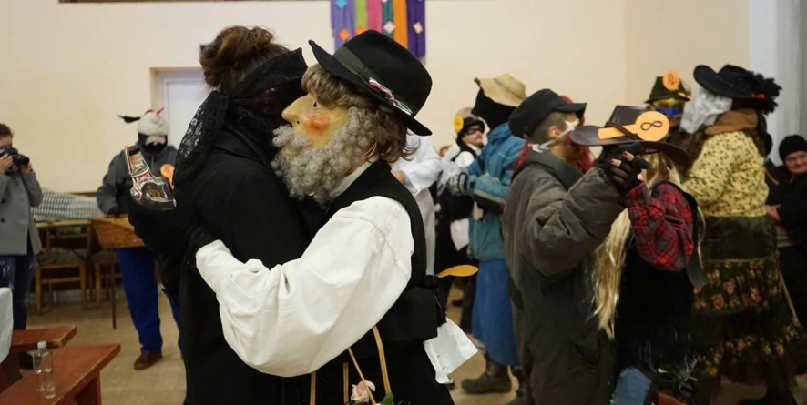 Fărșangul din Dămăcușeni, ritualul care vestește primăvara în Țara Lăpușului