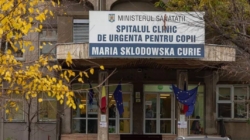 Fetiță de 4 ani, adusă inconștientă la spital. Mama vorbește de un accident, procurorii suspectează o tentativă de crimă