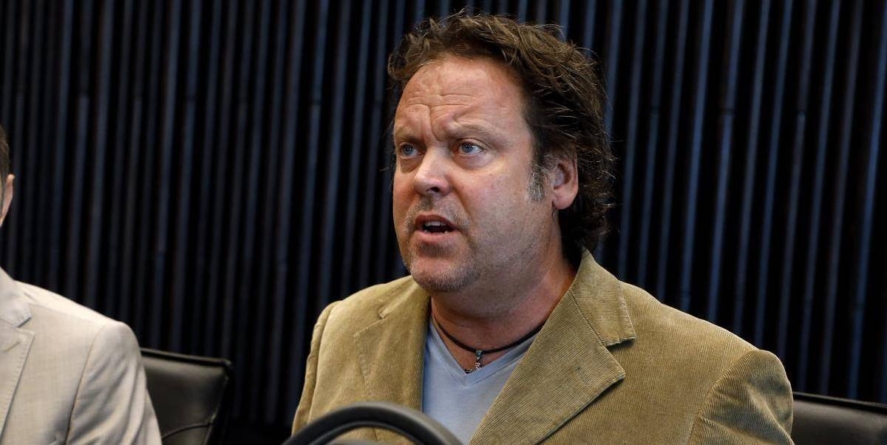 Celebrul Charlie Ottley reclamă neplata unui documentar comandat de OMD Maramureș