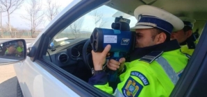 Polițiștii din Baia Mare au surprins o tânără de 24 de ani circulând cu 135 km/h