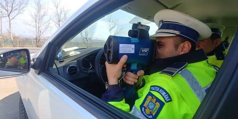 Polițiștii din Baia Mare au surprins o tânără de 24 de ani circulând cu 135 km/h