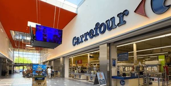 Carrefour pleacă din România. Magazinele sunt preluate de frații Pavăl