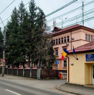 Bărbat aflat în arest, transportat de urgență la spital după o tentativă de sinucidere