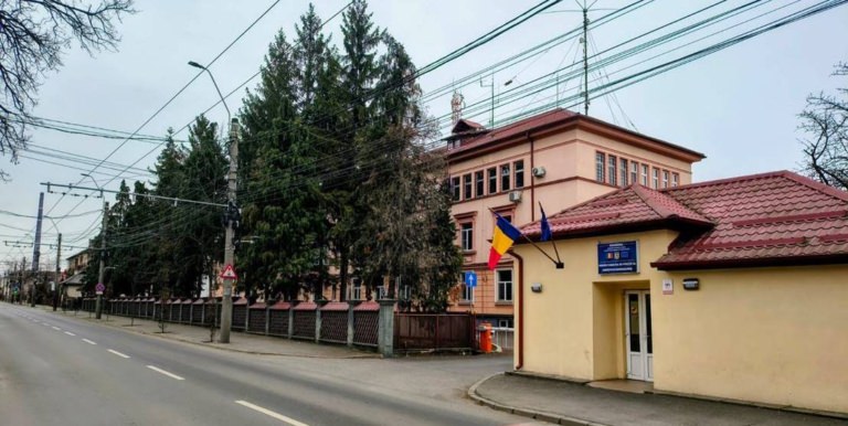 Bărbat aflat în arest, transportat de urgență la spital după o tentativă de sinucidere