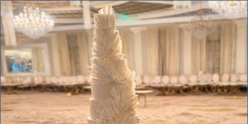 Un tort de 2,2 metri înălțime, realizat pe 10 etaje, la un eveniment în Maramureș