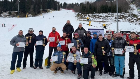Polițiștii s-au întrecut la schi și snowboard pe Pârtia Olimpică din Borșa