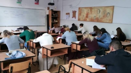 Se schimbă programa la liceu. Dar ce înseamnă asta pentru elevi?