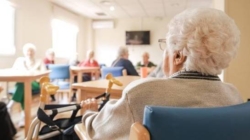 Căminul pentru Persoane Vârstnice din Baia Sprie angajează infirmieri, asistent social și bucătar