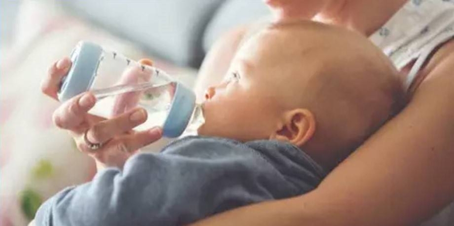 Alertă pentru părinți: loturi de lapte praf pentru bebeluși au fost retrase de pe piață