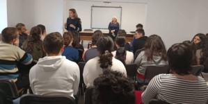 Acțiuni ale polițiștilor pentru siguranța online și prevenirea traficului de persoane