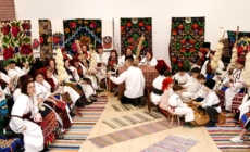 „Șezătoarea Generațiilor” – tradiție, joc și voie bună la Suciu de Sus în acest sfârșit de săptămână