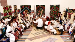 „Șezătoarea Generațiilor” – tradiție, joc și voie bună la Suciu de Sus în acest sfârșit de săptămână