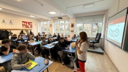 Educație pentru prim ajutor la Colegiul Național „Vasile Lucaciu” Baia Mare: Asociația pentru Ambulanță Maramureș a susținut un nou curs de Suport Vital de Bază